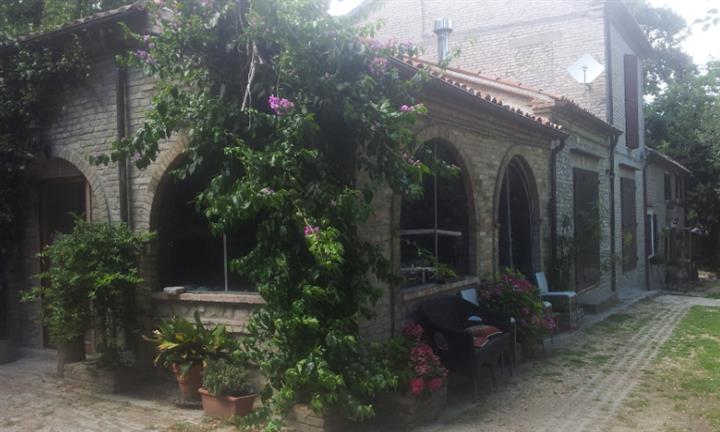 Casa singola abitabile in zona Torraccia a Pesaro