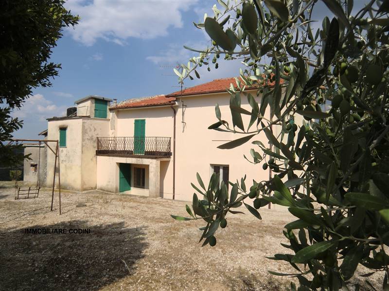 Casa singola abitabile in zona Izzalini a Todi