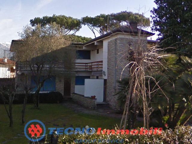 Appartamento in Via Francesco Carrara 360 in zona Vittoria Apuana a Forte Dei Marmi