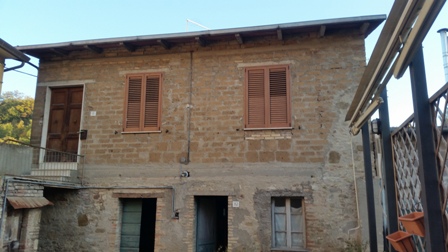 Casa semi indipendente abitabile in zona Pianello a Perugia