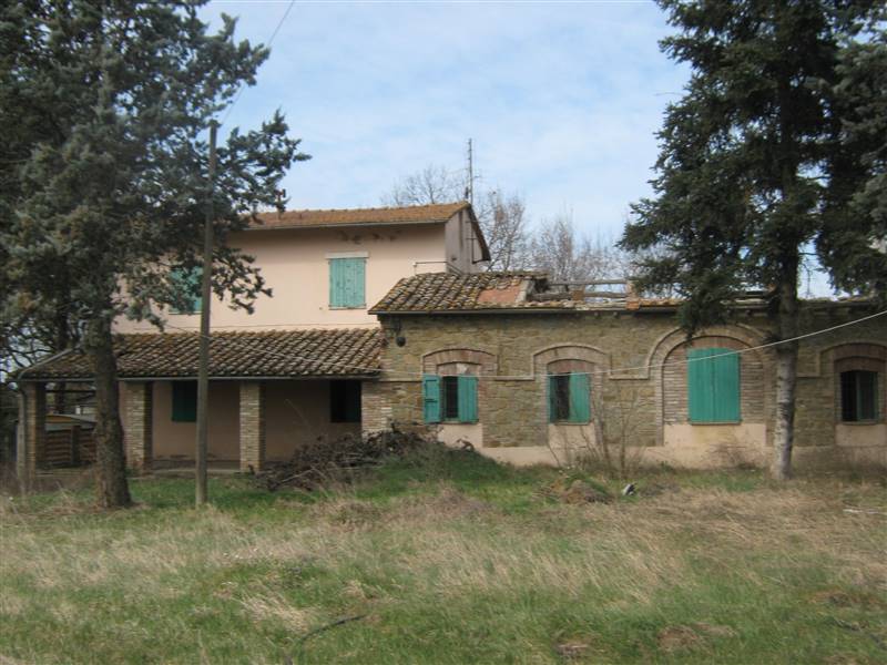 Rustico casale da ristrutturare in zona Miralduolo a Torgiano