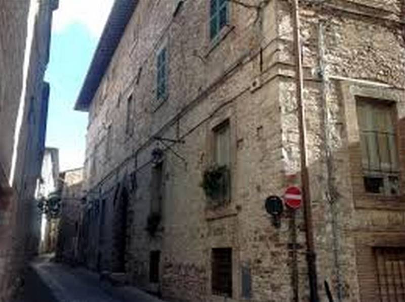Trilocale abitabile a Assisi