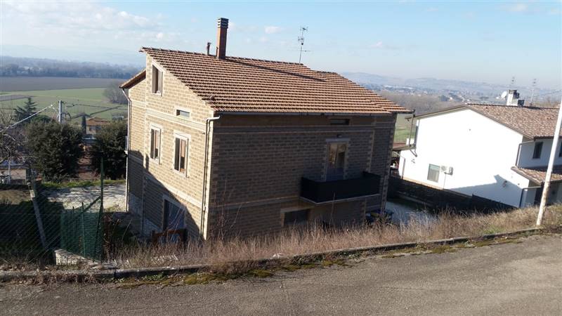 Casa singola abitabile in zona Ponte Nuovo a Deruta