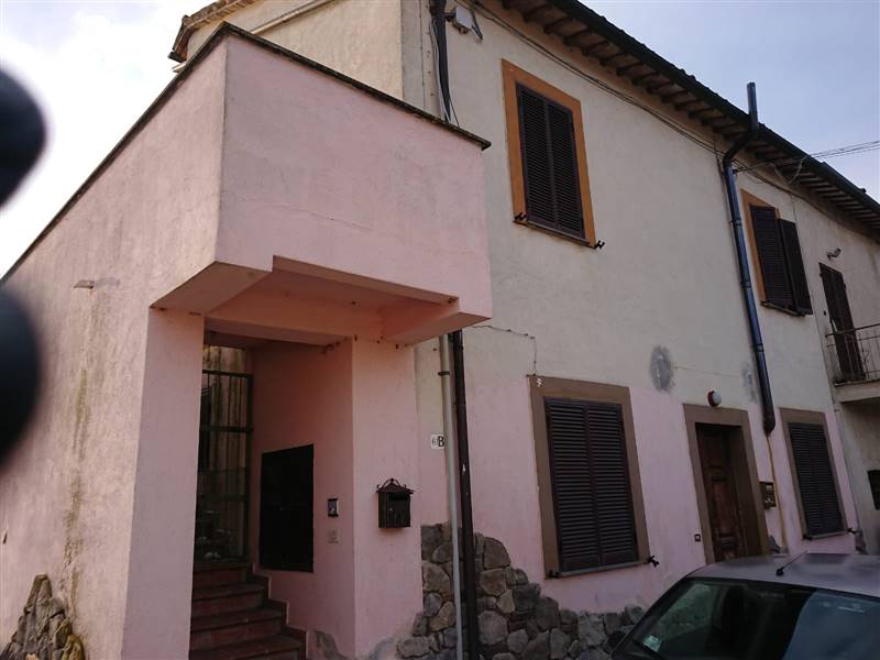Casa semi indipendente abitabile in zona Budino a Foligno