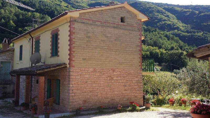 Casa semi indipendente abitabile in zona Costa di Trex a Assisi