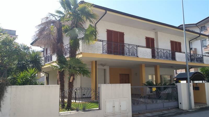 Villa in Via Leopardi a Alba Adriatica