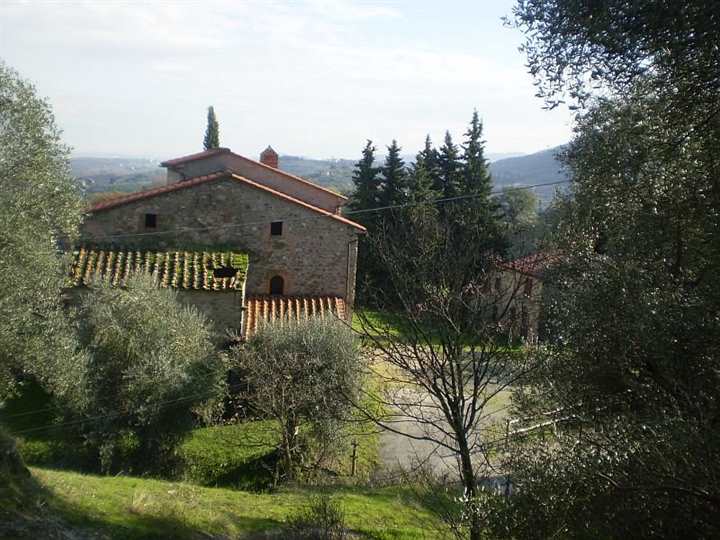 Rustico casale ristrutturato in zona Casalguidi a Serravalle Pistoiese