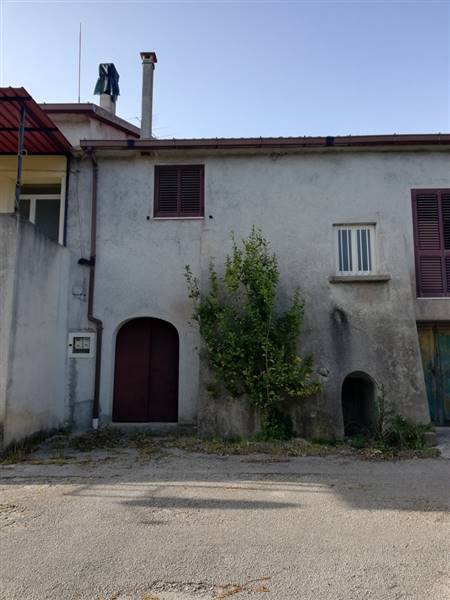 Casa semi indipendente in Via Defenza a Castel di Sasso