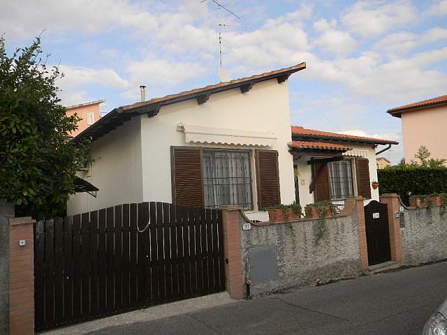 Villa a schiera ristrutturata in zona Rosignano Solvay a Rosignano Marittimo