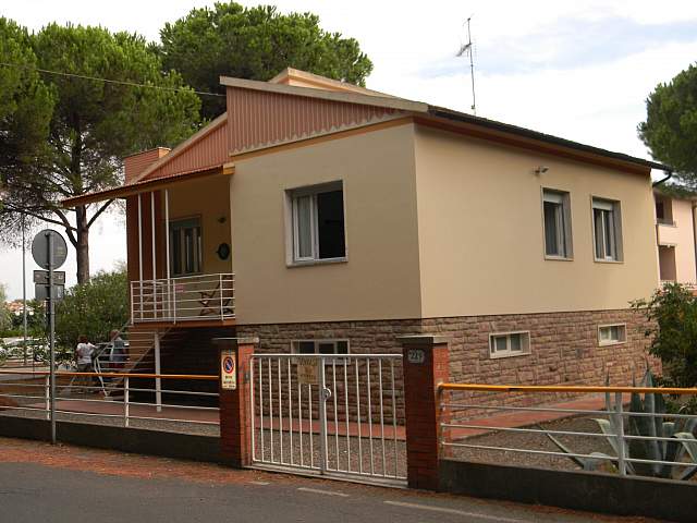 Villa a schiera abitabile in zona Vada a Rosignano Marittimo