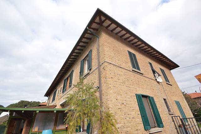 Quadrilocale ristrutturato in zona Rosignano Solvay a Rosignano Marittimo