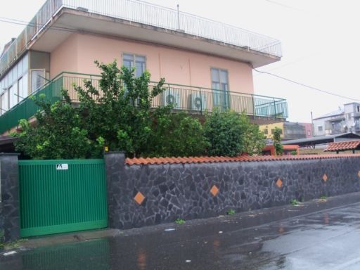 Casa singola ristrutturata in zona Via Palermo - Nesima a Catania