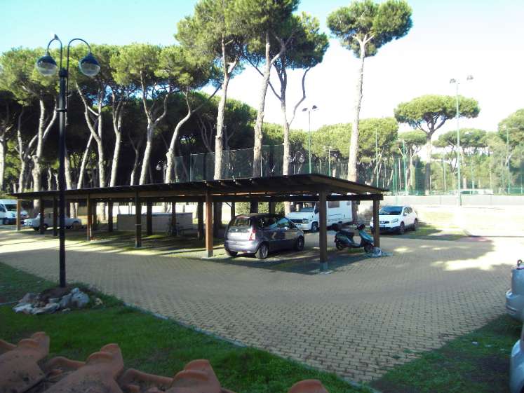Garage / Posto auto in Via Dei Promontori in zona Ostia a Roma
