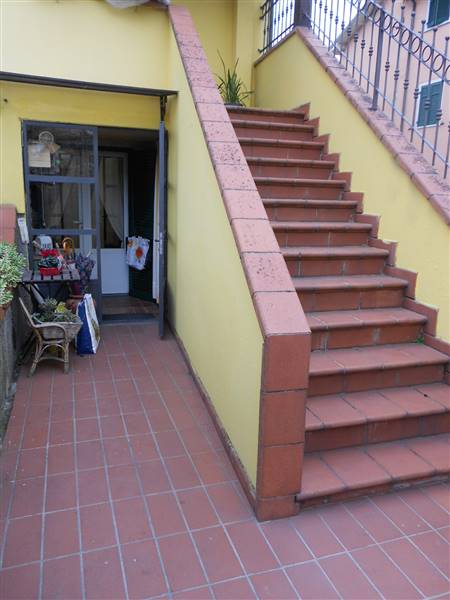 Casa semi indipendente in Via Carriona a Carrara
