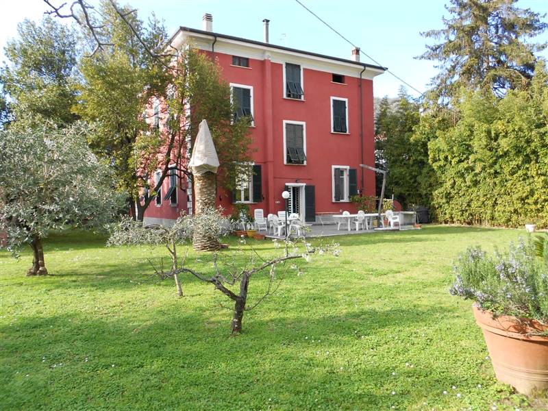 Villa in Via Molina in zona Avenza a Carrara