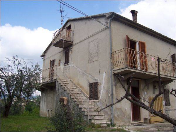 Casa semi indipendente in zona Venagrande a Ascoli Piceno