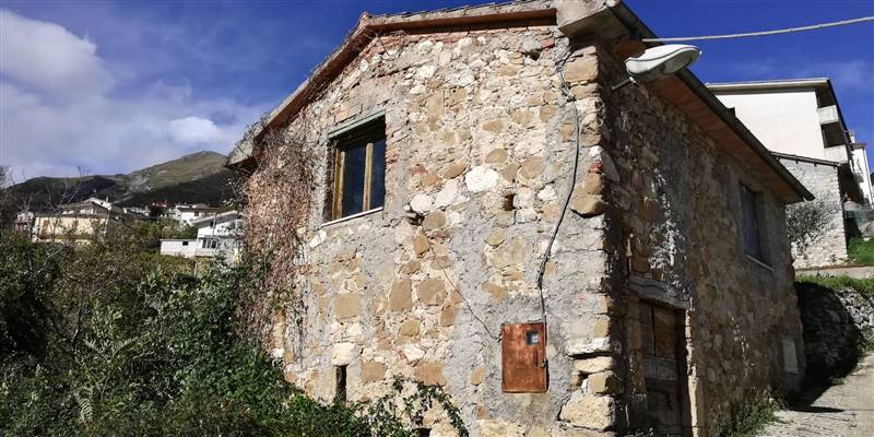 Casa singola in Frazione Ripe in zona Ripe a Civitella del Tronto