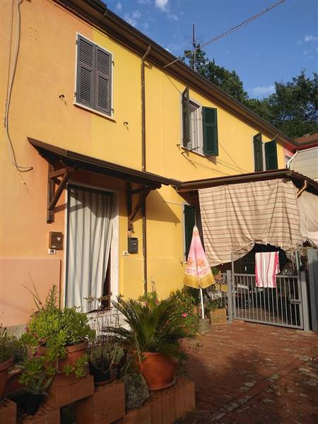 Casa semi indipendente in Piazza Guglielmo Marconi 16 a Castelnuovo Magra