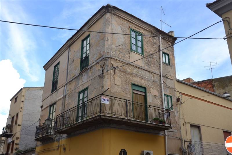 Casa singola da ristrutturare a Canicatti'