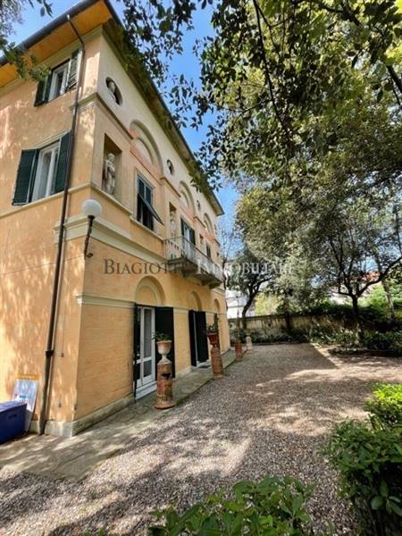 Villa abitabile in zona Antignano a Livorno